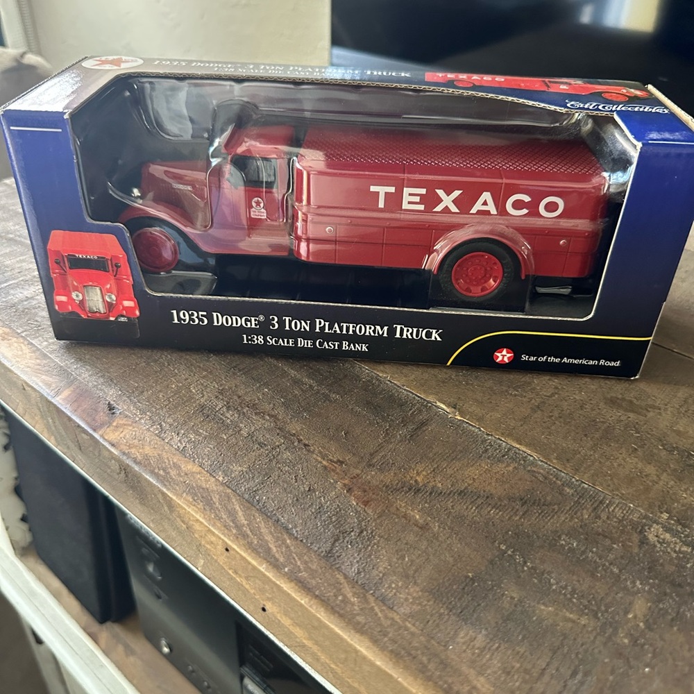 Texaco 1935 Collectible Red Die-Cast Truck Bank